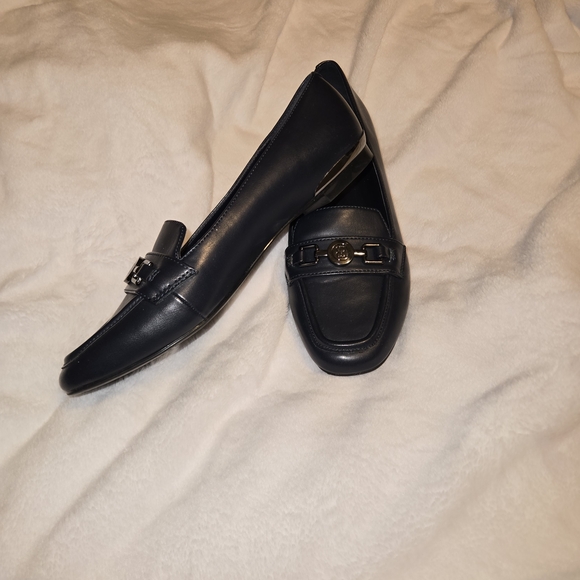 Bandolino Chic Black Leather Loafers - Picture 2 of 5